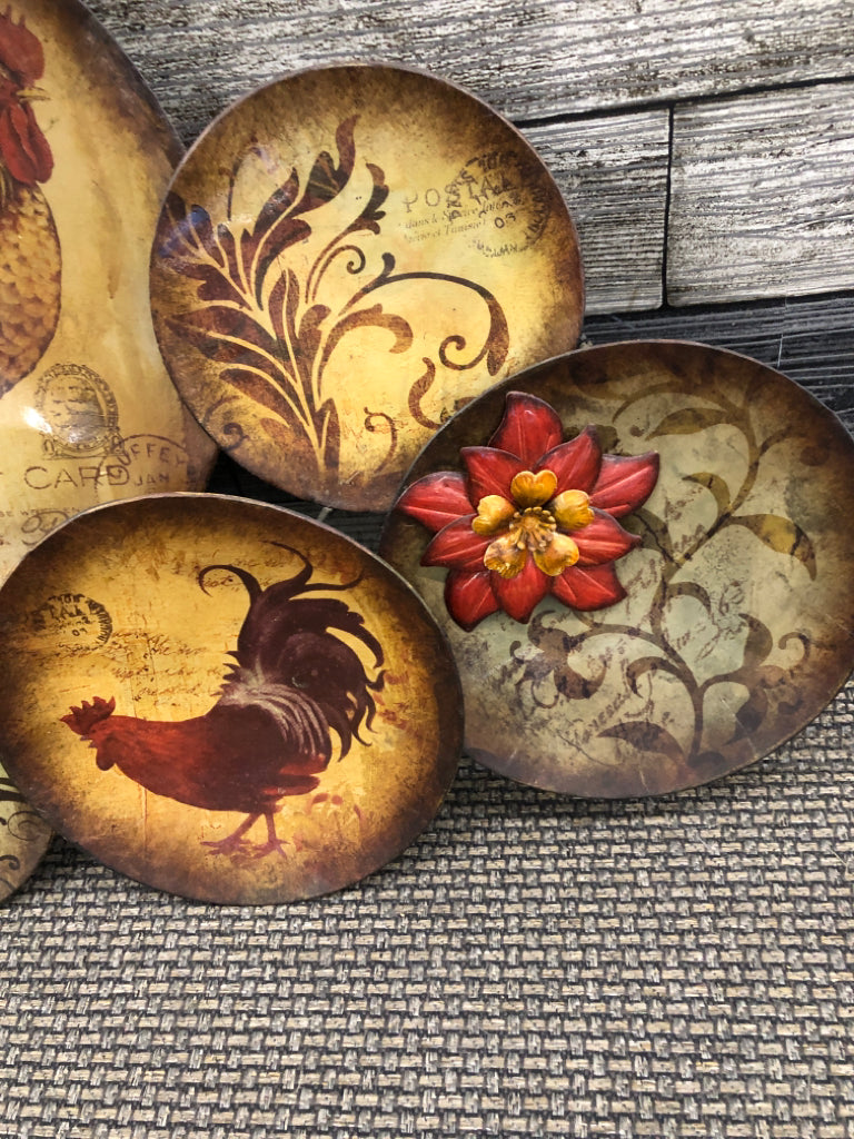 WELDED ROOSTER CIRCLES WALL HANGING.