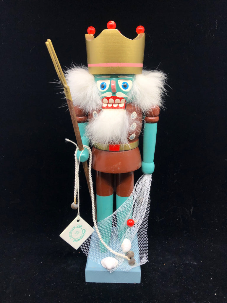 VINTAGE TEAL FISHING NET EXPERTIC NUT CRACKER- GDR.