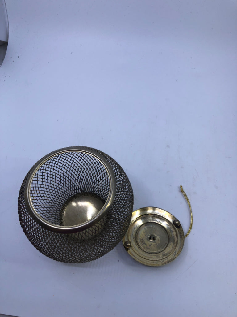 GOLD MESH ORNAMENT W REMOVABLE TOP.