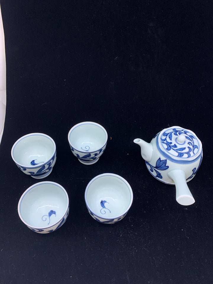 5 PC WHITE BLUE DESIGN JAPANESE TEAPOT WITH HANDLE AND CUPS.