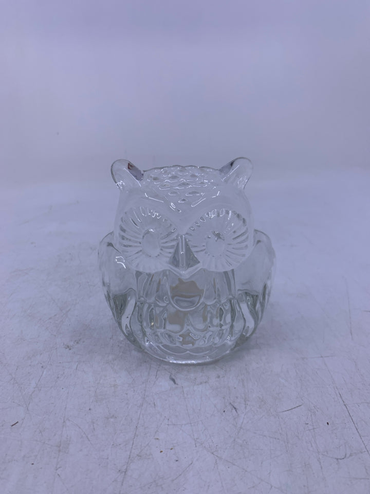 CLEAR GLASS EMBOSSED OWL TEA LIGHT HOLDER.