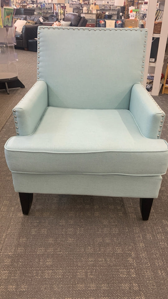 UPHOLSTERED BLUE ACCENT CHAIR.