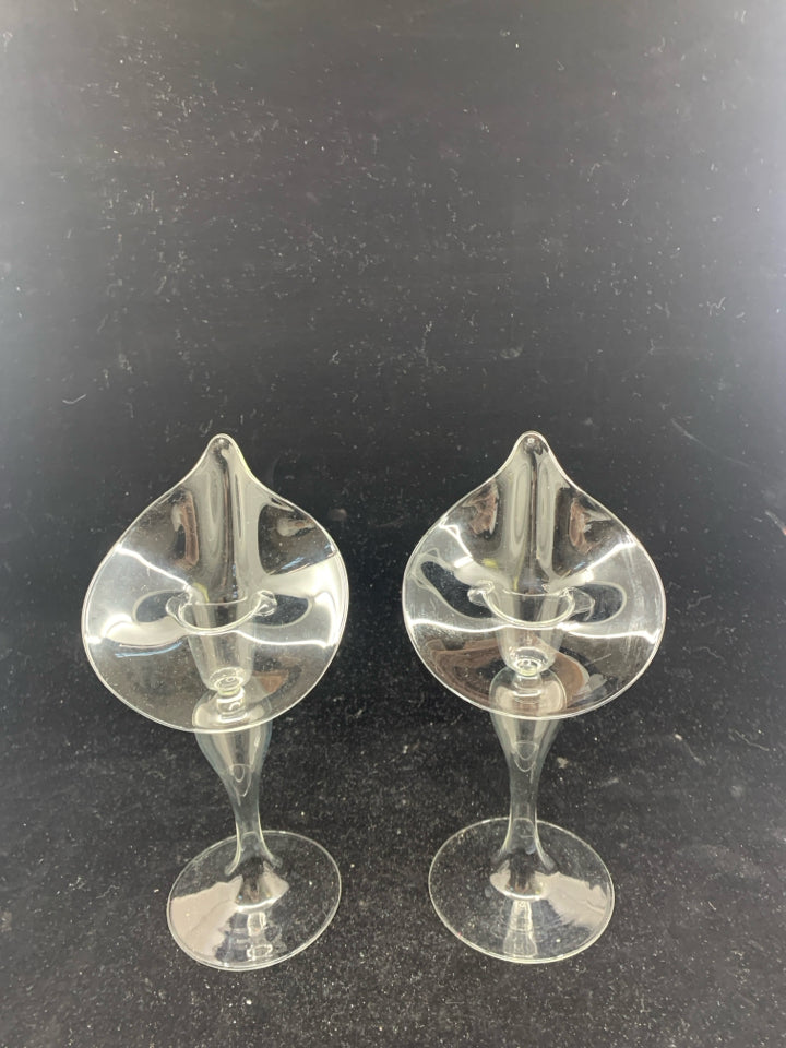 2 DELICATE TAPERED CALLA LILLY CANDLE HOLDERS CLEAR GLASS W/ FLARED DESIGN.