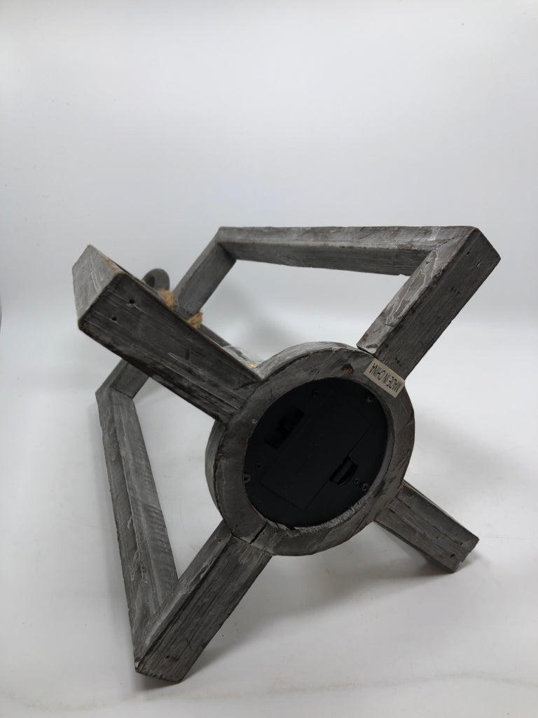 FARMHOUSE STYLE OPEN-FRAME BATTERY LANTERN LAMP.