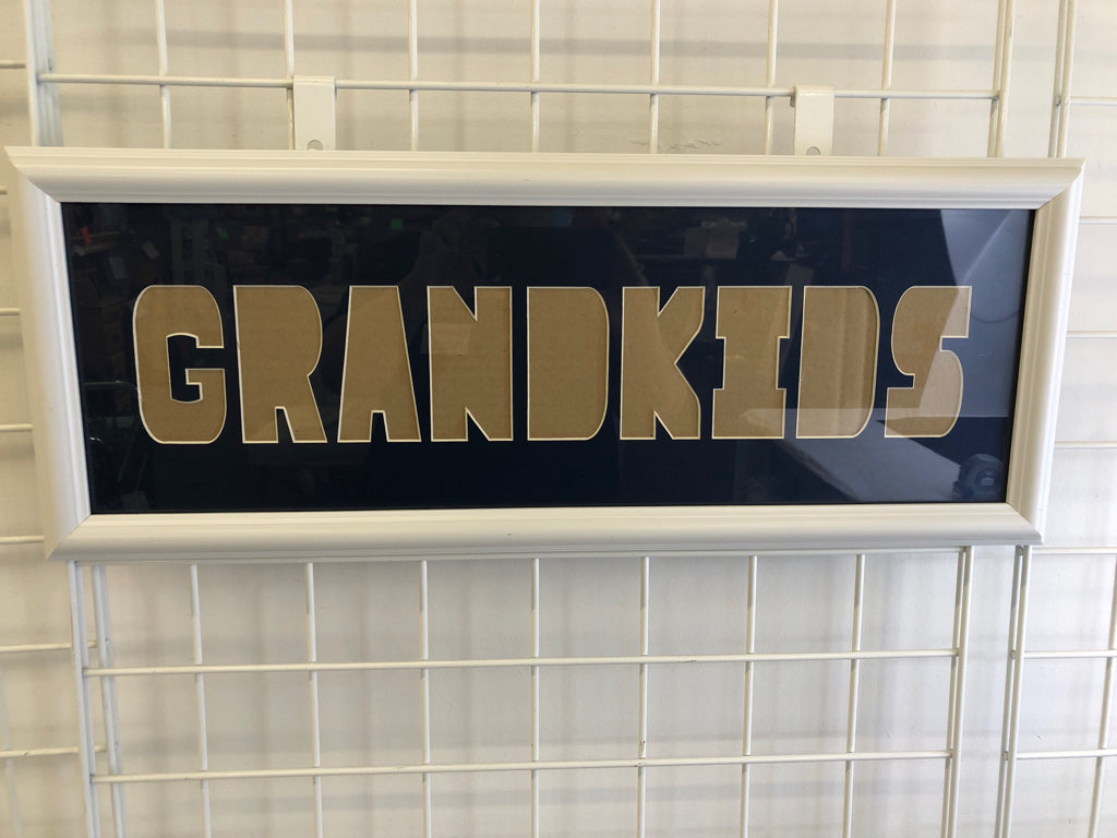 GRANDKIDS WHITE WOOD PHOTO FRAME.
