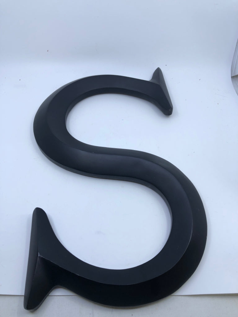 WOOD "S" WALL HANGING.