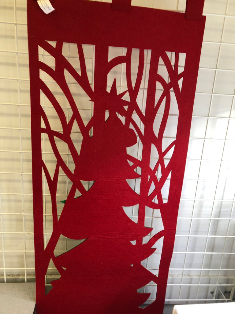 FELT CHRISTMAS TREE WALL DECOR.