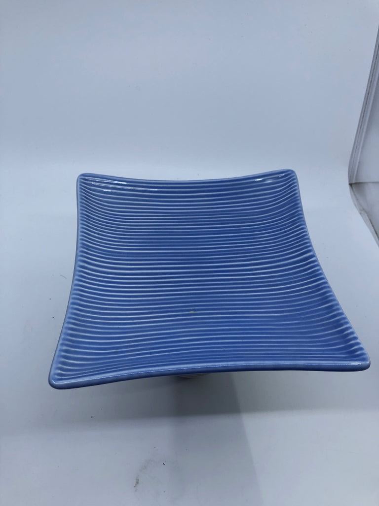 STRIPED BOTTOM SQUARE BLUE TOP PLANT STAND.