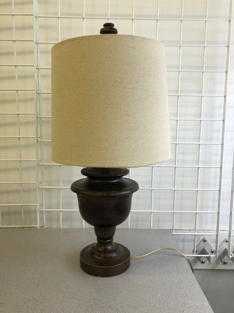 BROWN BASE LAMP W CREAM SHADE.