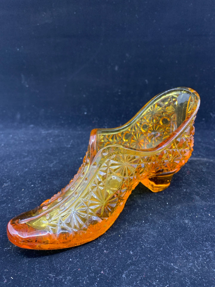 VTG AMBER GLASS STAR SHOE.