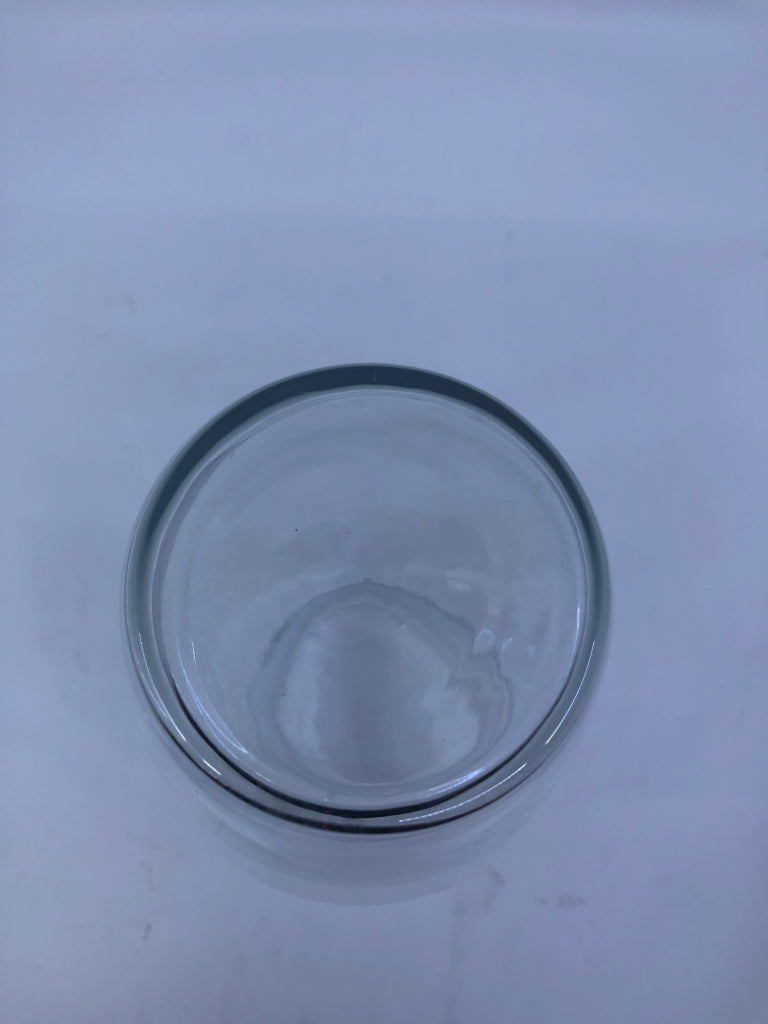 CLEAR GLASS VASE.