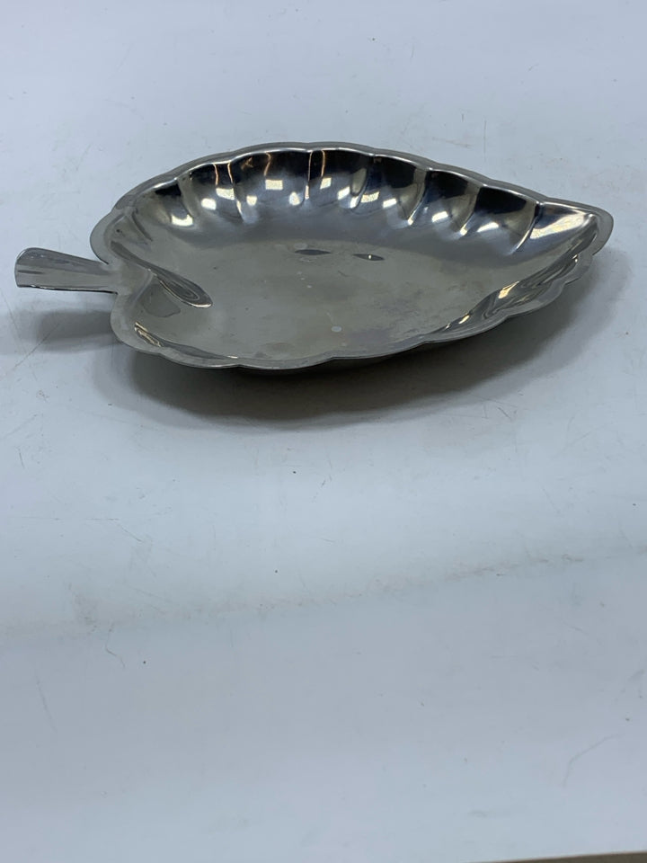 3 METAL LEAF SERVING DISHES.