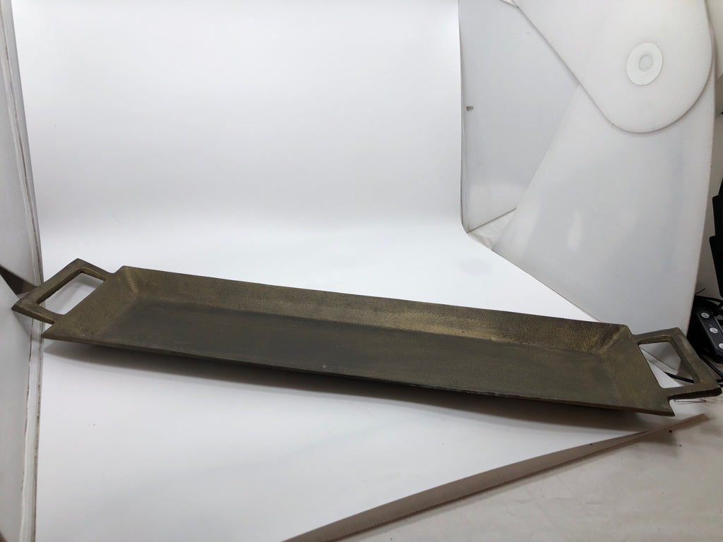 GOLD METAL TRAY DECOR.