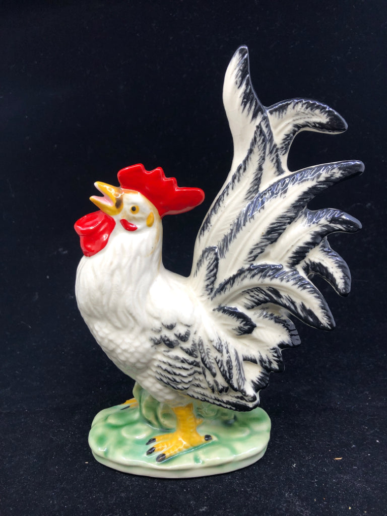 CERAMIC WHITE ROOSTER STATUE.