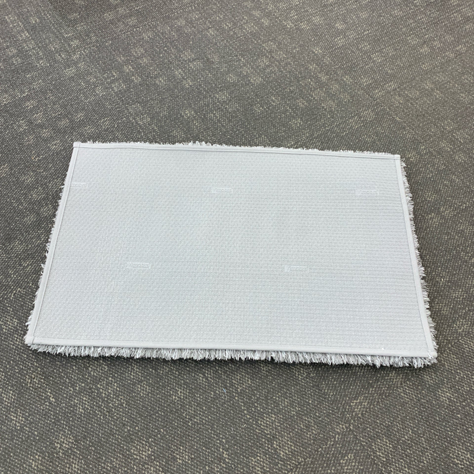 GRAY YIMOBRA FLUFF BATH MAT.