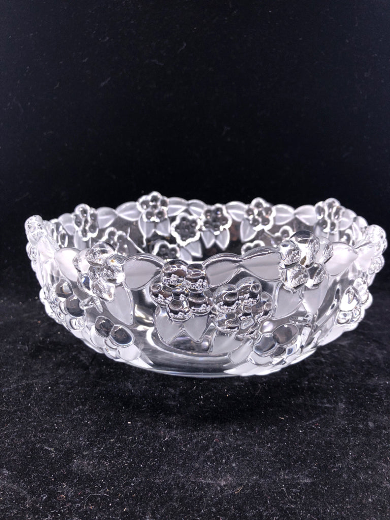 EMBOSSED FROSTED FLORAL SERVING BOWL.