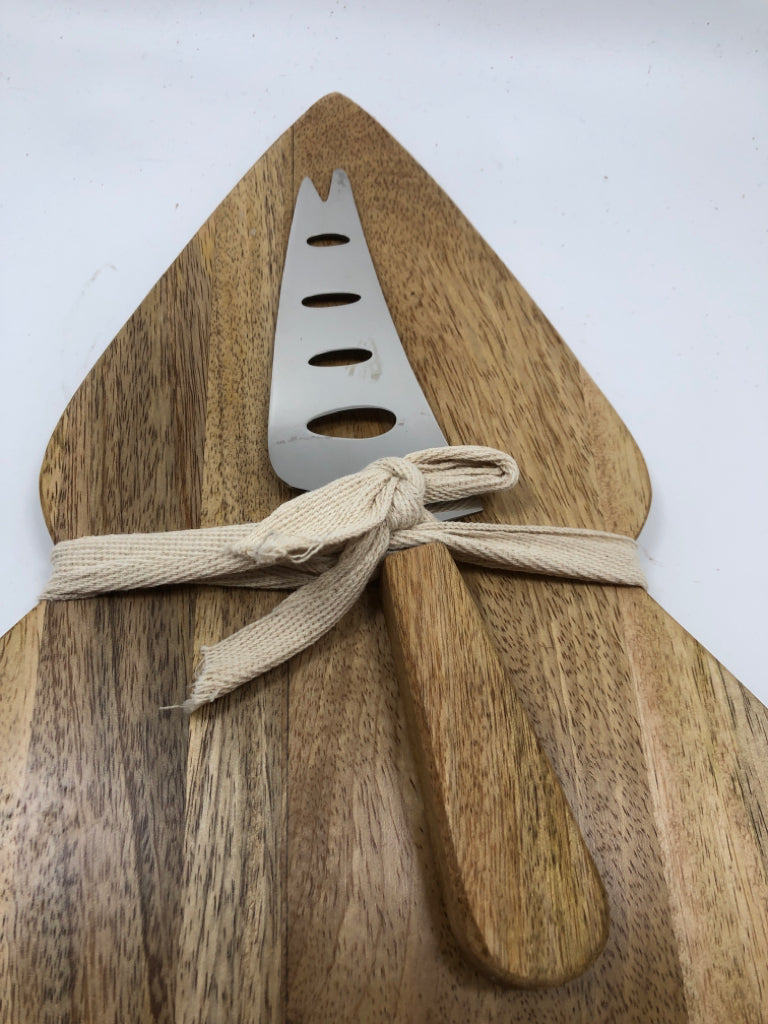 WOOD TREE SERVING BOARD W/ KNIFE.