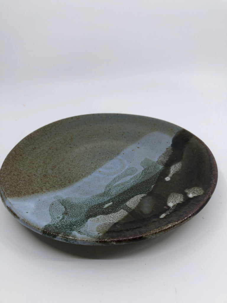 BROWN W BLUE STRIPE POTTERY PLATE.