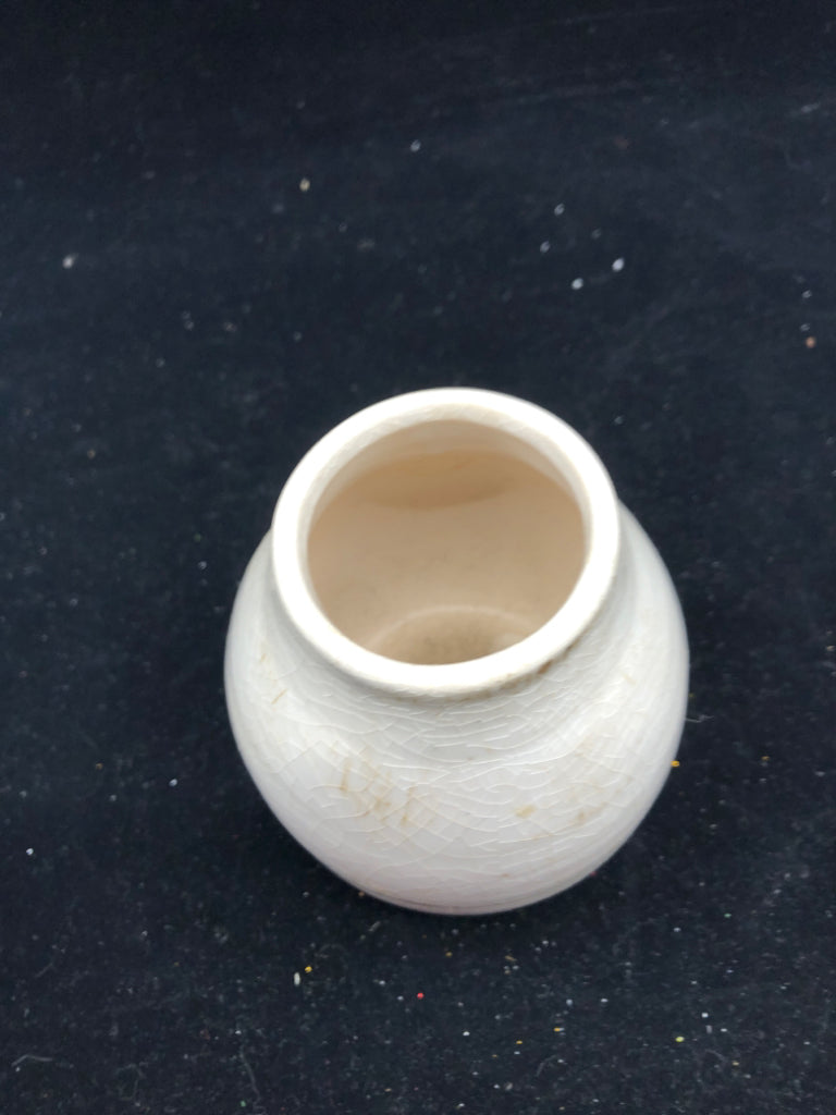 CREAM POTTERY VASE.