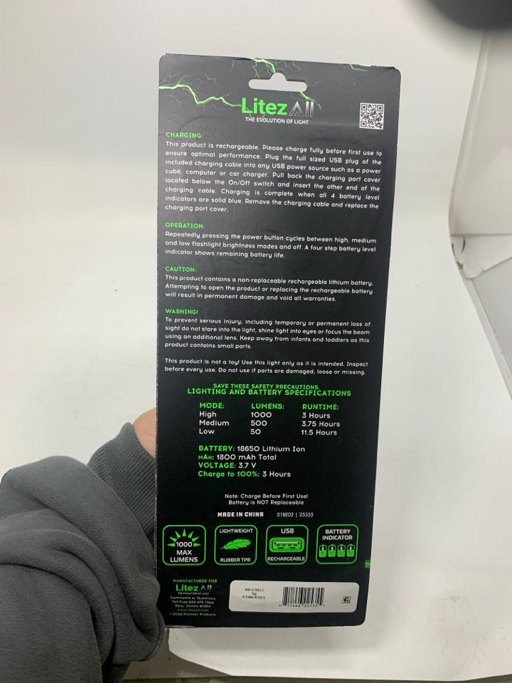 NIP ULTRALITE RECHARGEABLE FLASHLIGHT.