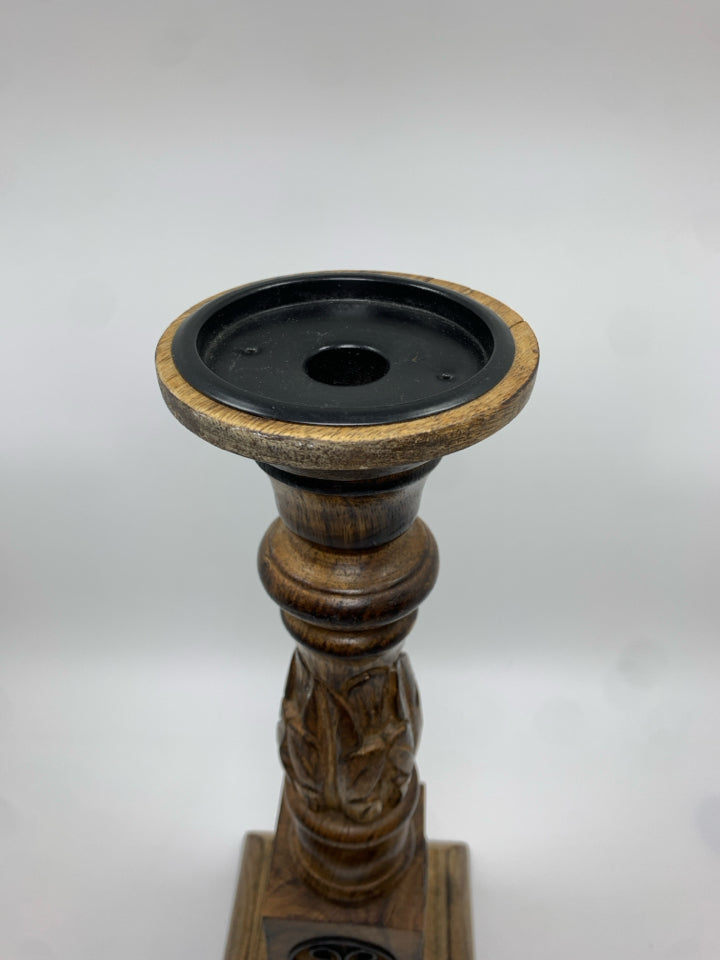 WOOD CARVED PILLAR CANDLE HOLDER.