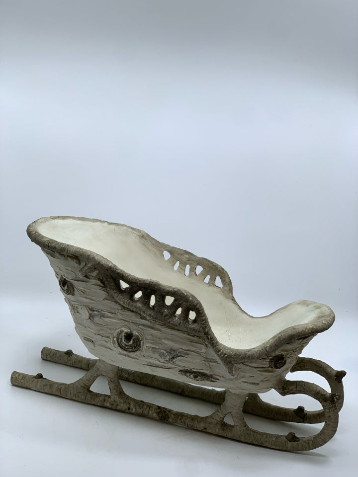 RESIN MERRY CHRISTMAS SLEIGH.