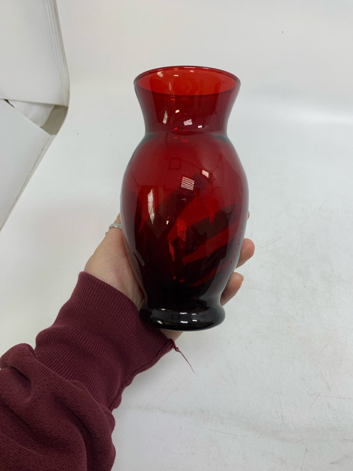 DARK RED GLASS GLASS VASE.