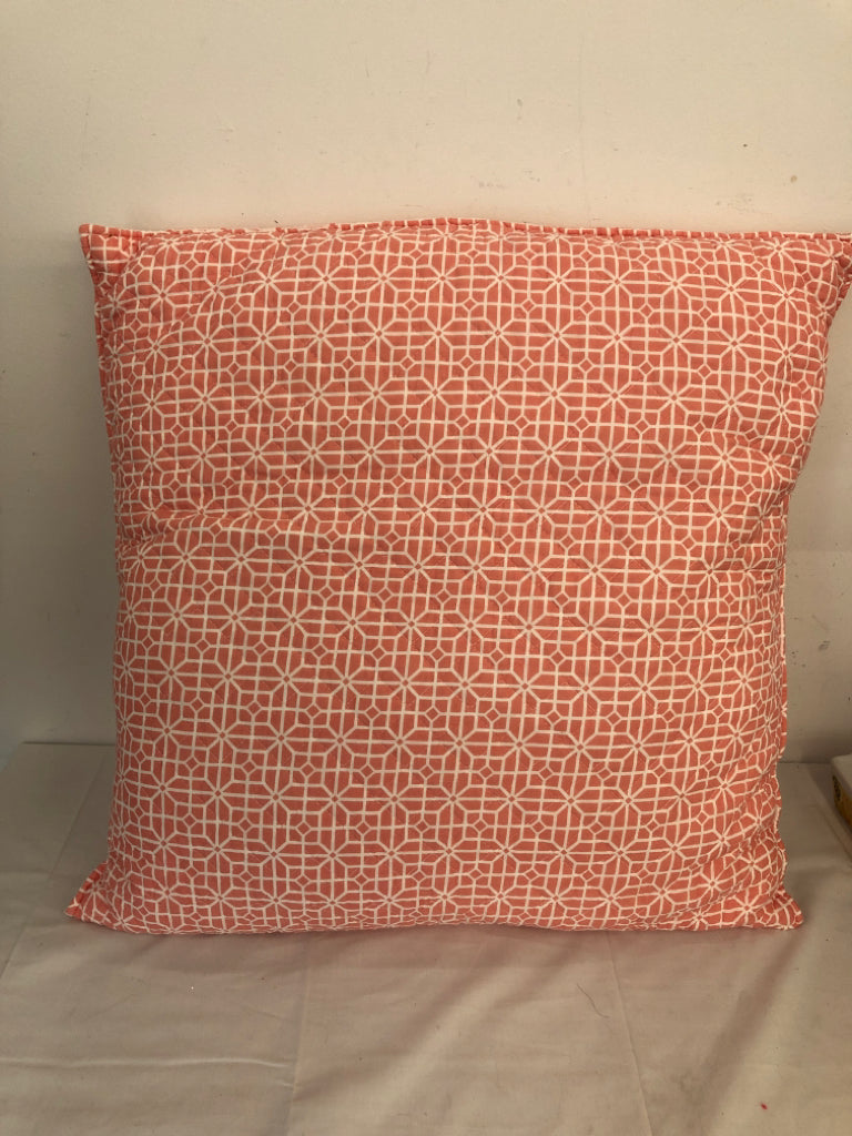 PINK W WHITE DETAIL PILLOW.