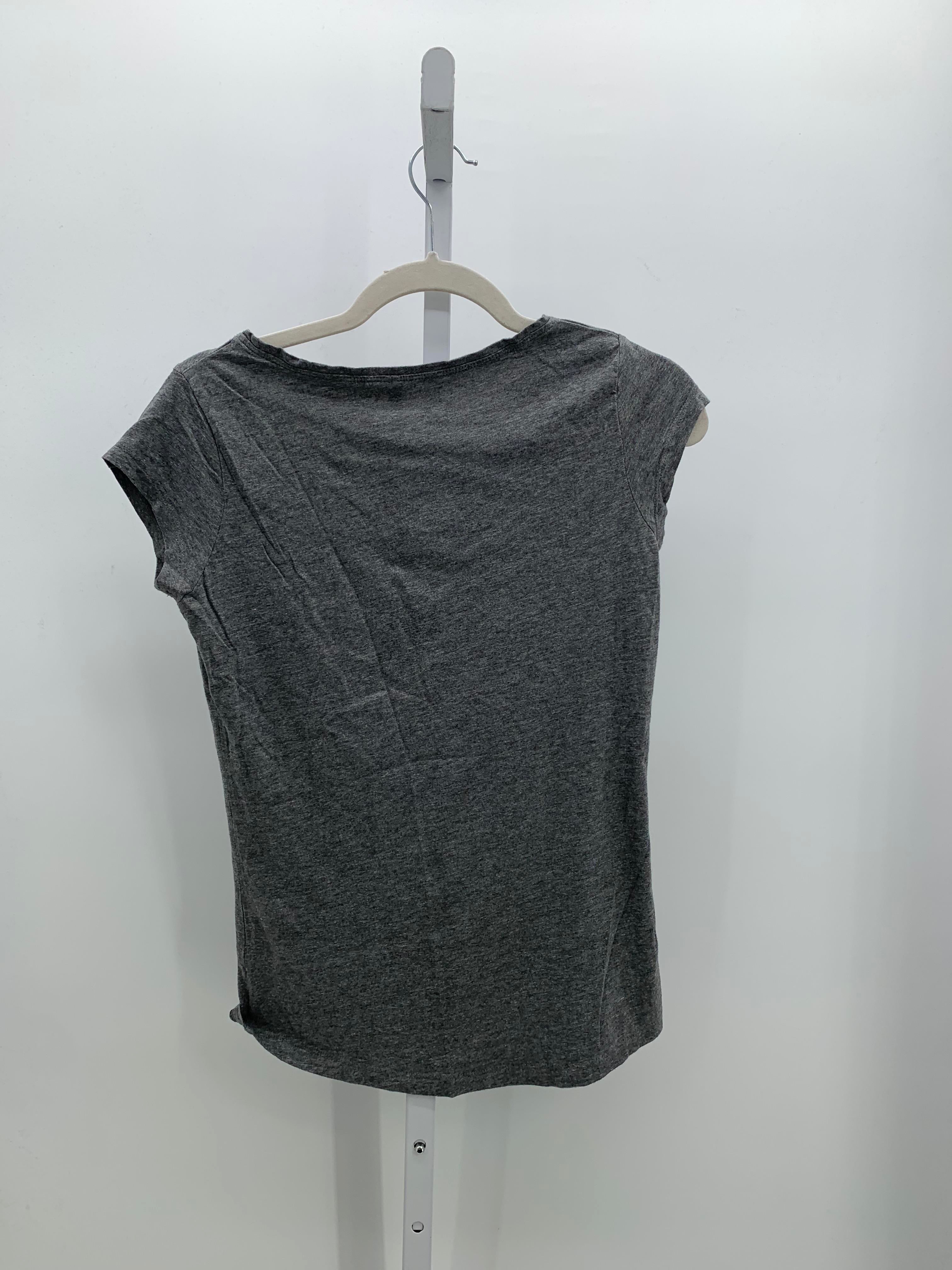 Size Medium Juniors Short Sleeve Shirt