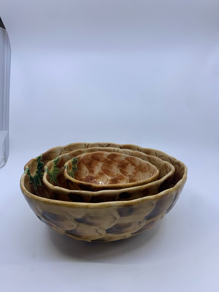 3 CERAMIC NESTING PINEAPPLE BOWLS.