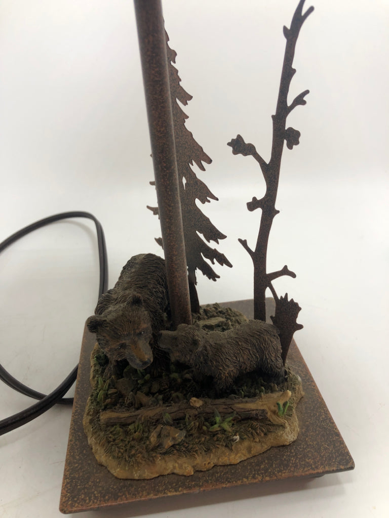BEAR LAMP W/FIGURINE BASE.