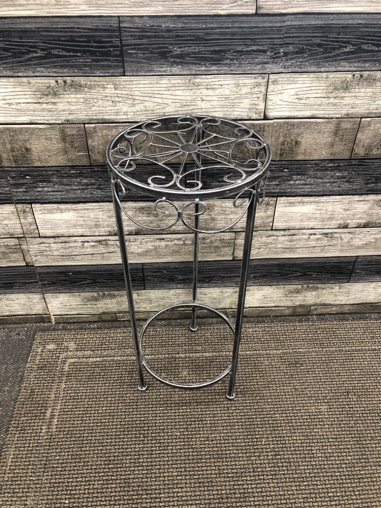 DISTRESSED GRAY PLANT STAND.