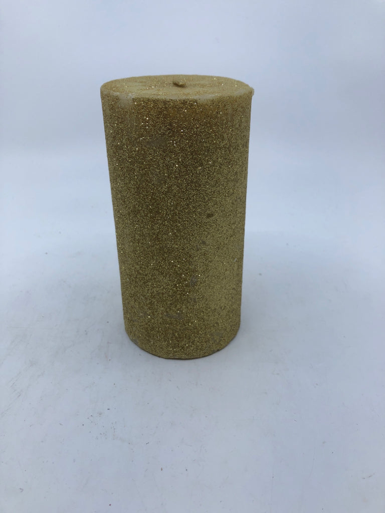 GOLD PILLAR CANDLE.