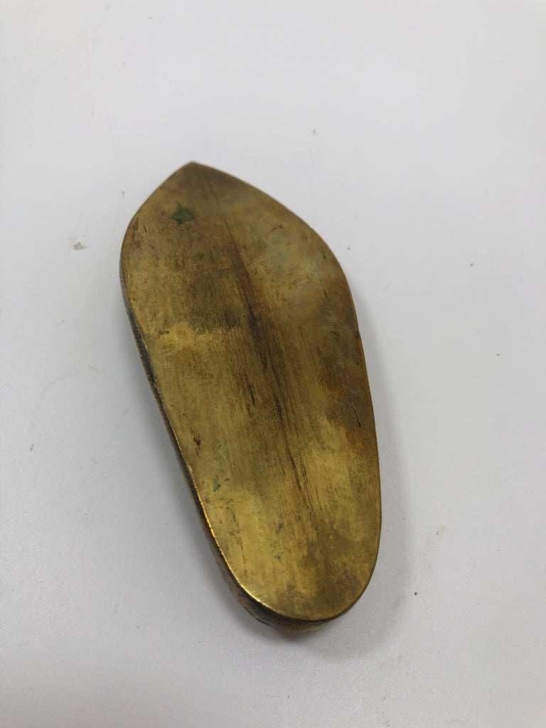 VTG GOLD HAND ETCHED SHOE ASHTRAY.