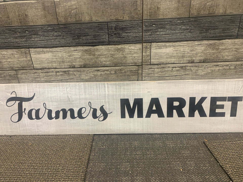 WHITE FARMERS MARKET SIGN.