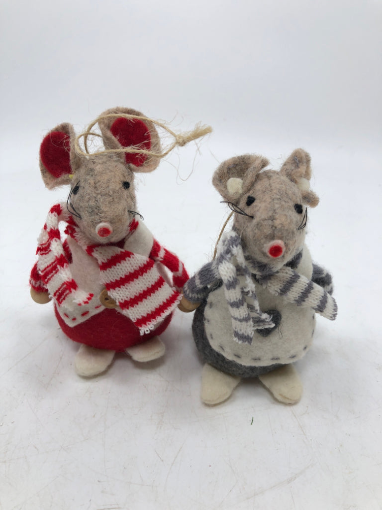 2 FELT MICE W/ STRIPED SCARFS ORNAMENT IN BAG.