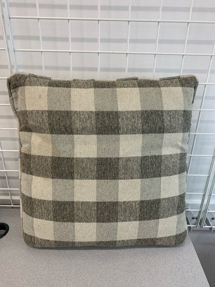 GREY PLAID ACCENT PILLOW.