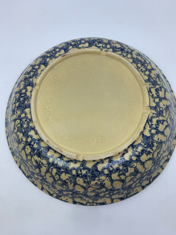 CREAM BLUE SPONGED SHALLOW SERVING BOWL.