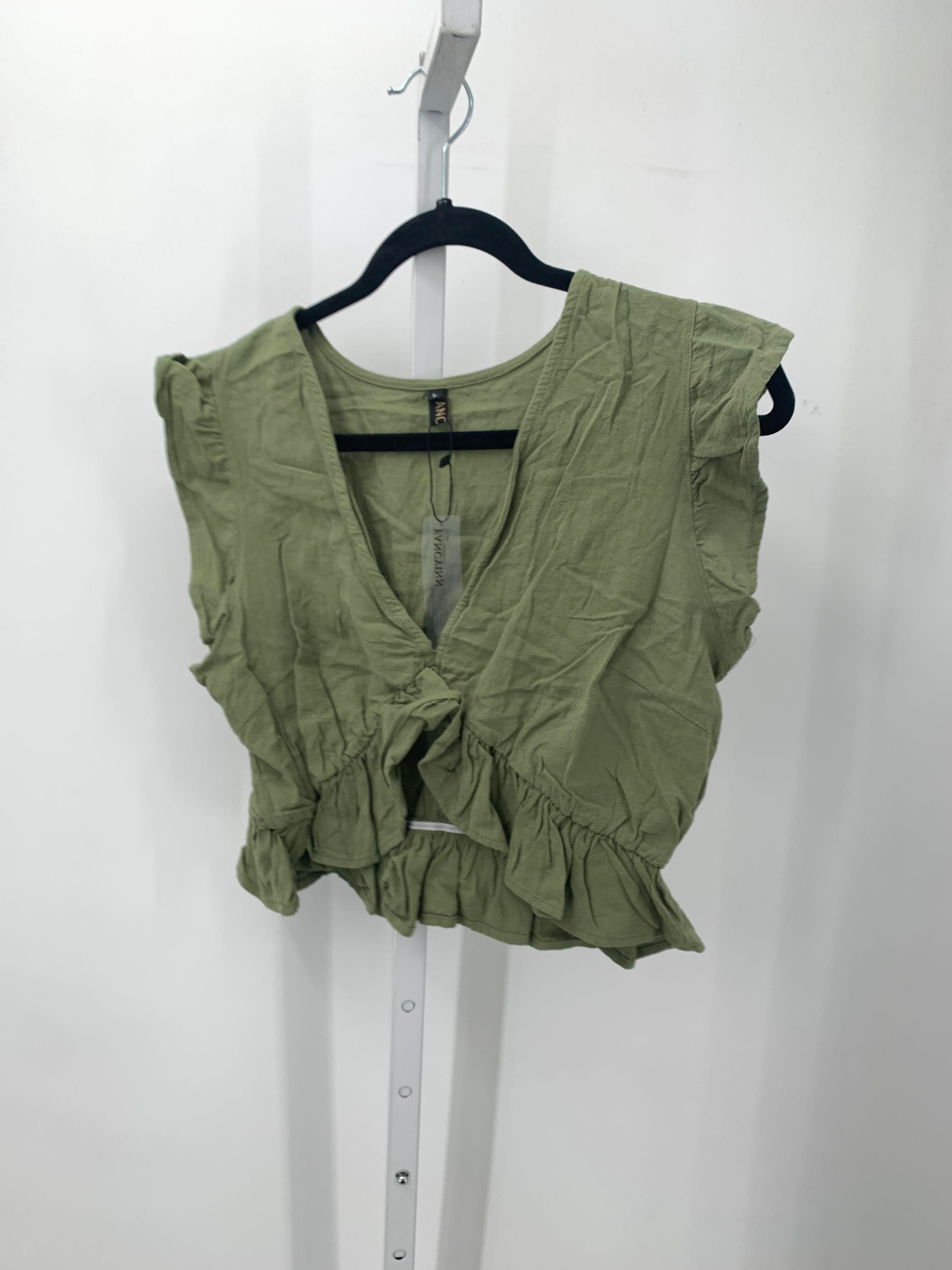 Size Large Juniors Short Sleeve Shirt