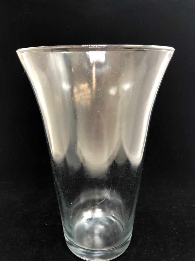 GRAY TINTED LG GLASS VASE.