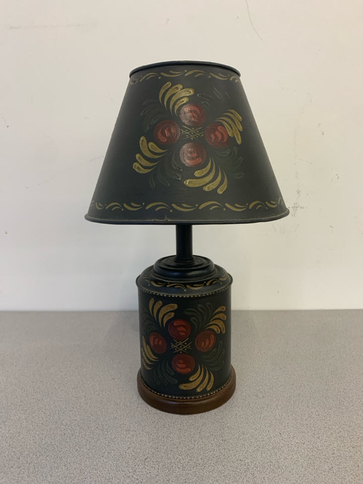 PRIMITIVE BLACK AND RED BERRIES TABLE LAMP.