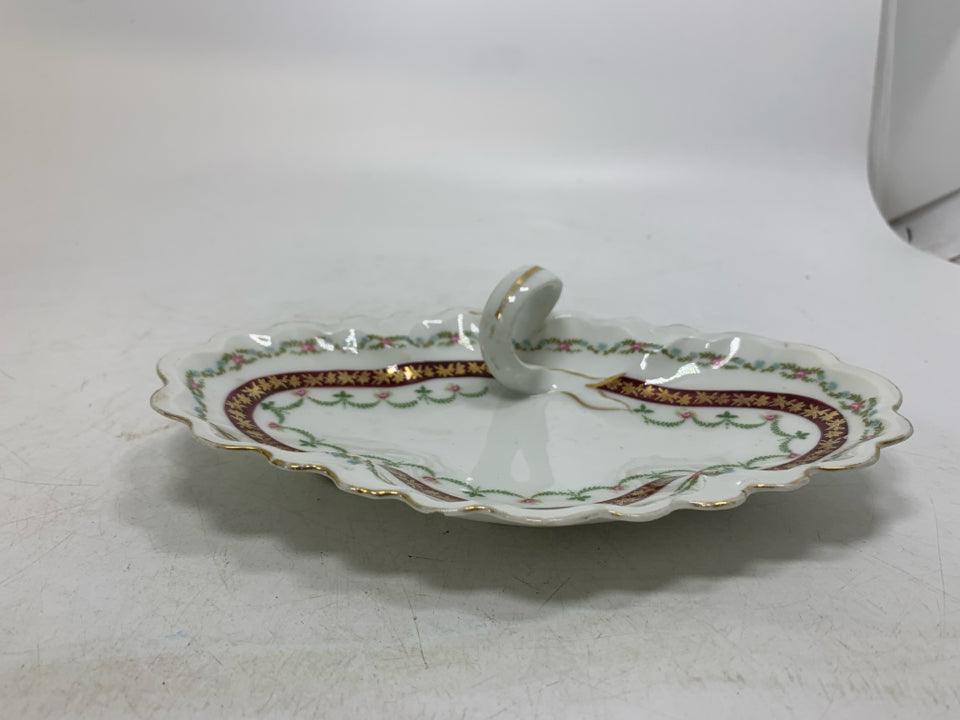 VTG SMALL DISH W/ FLOWERS MARRON BAND RING CATCH W/ HANDLE.