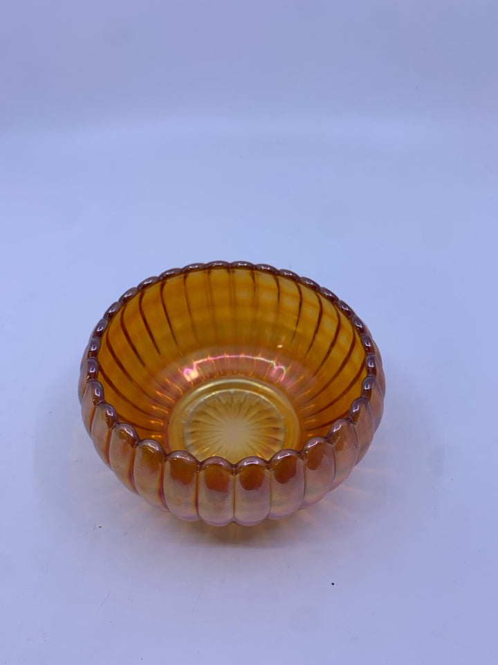 VINTAGE RIBBED CARNIVAL GLASS BOWL W/ SCALLOP EDGE.