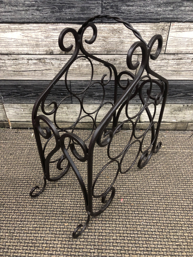 6 SPOT METAL WINE RACK.