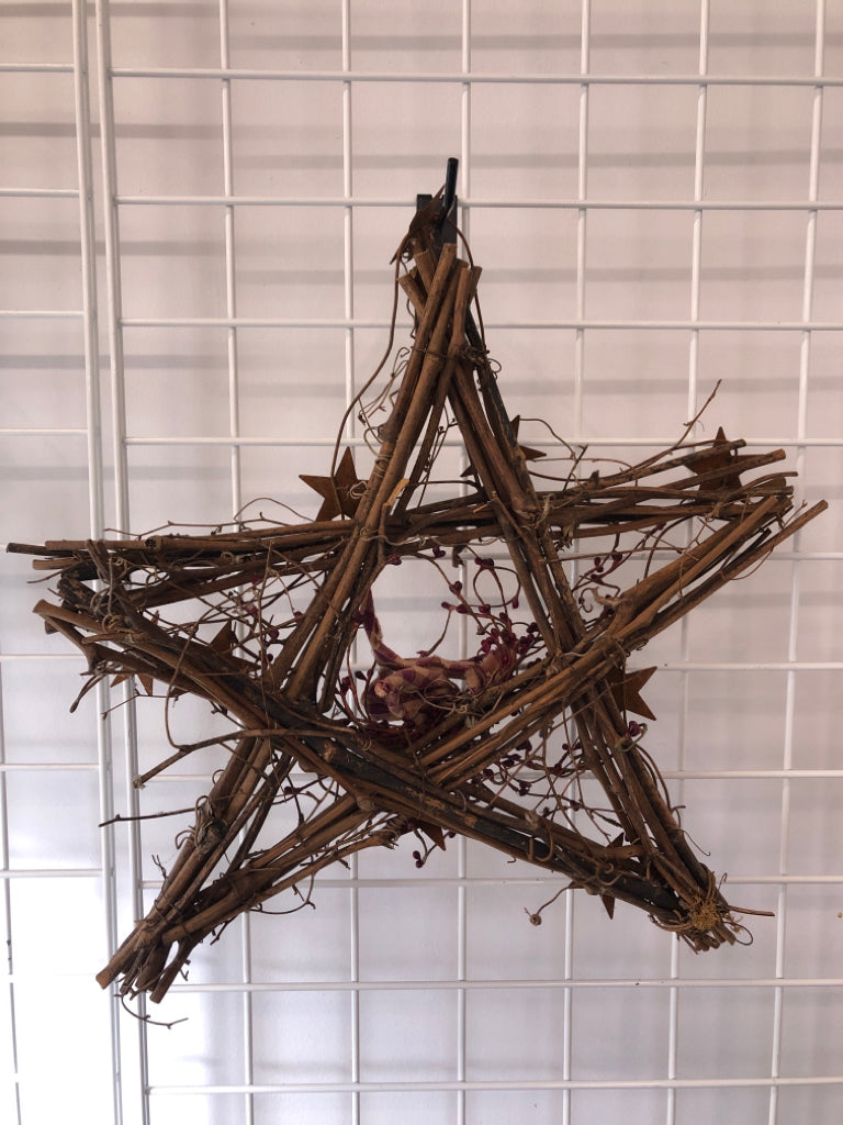 STICK STAR SHAPED WREATH W/ BERRIES+METAL STARS.