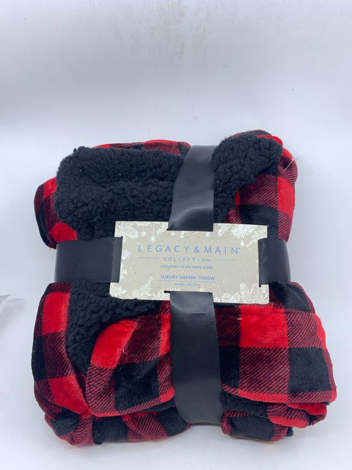 LEGACY & MAIN BLACK/RED PLAID THROW.