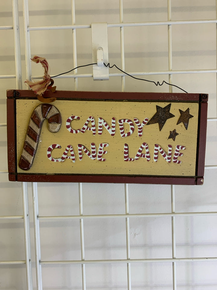 PRIMITIVE CANDY CANE LANE WALL DECOR.