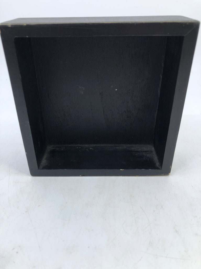 DREAM, BELIEVE, ACHIEVE BLOCK SIGN.