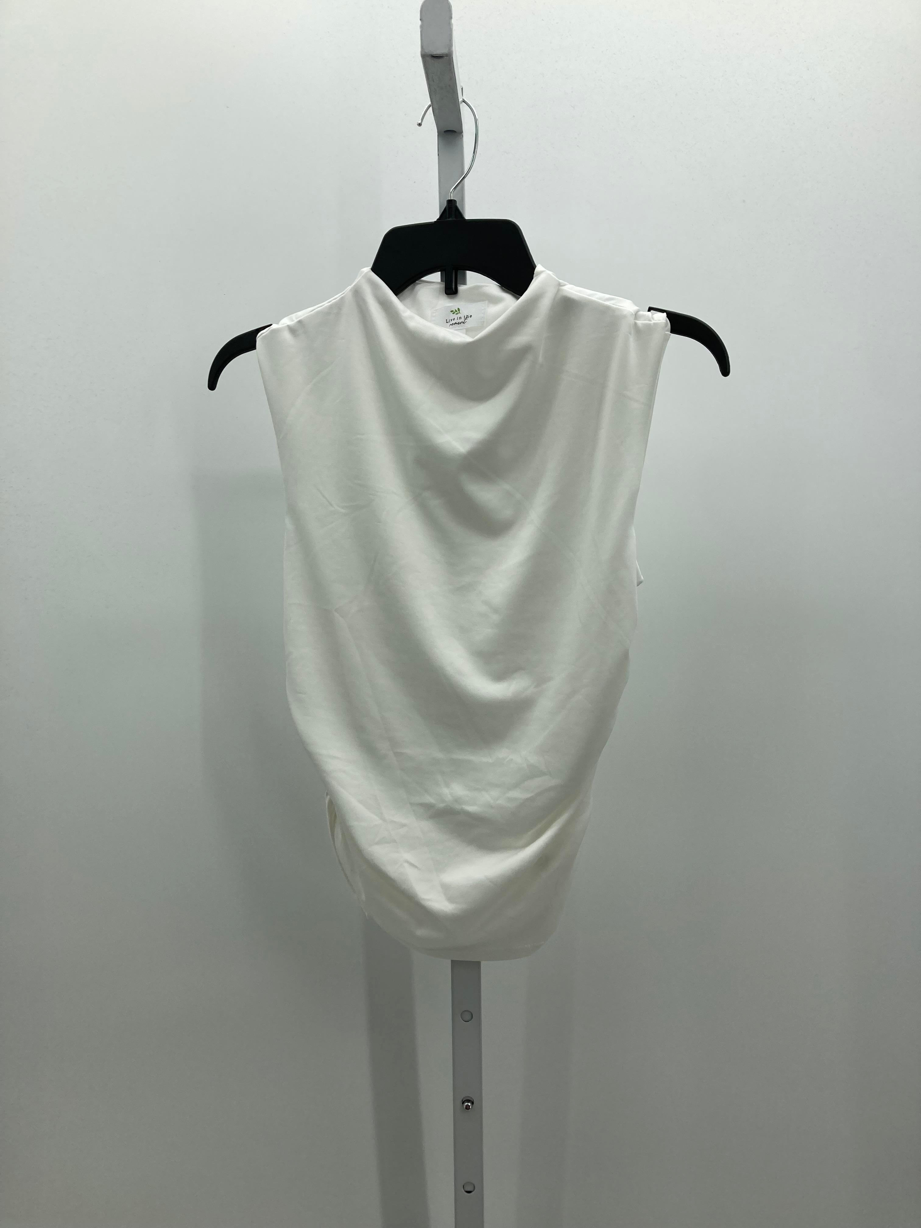 Size Medium Juniors Sleeveless Shirt