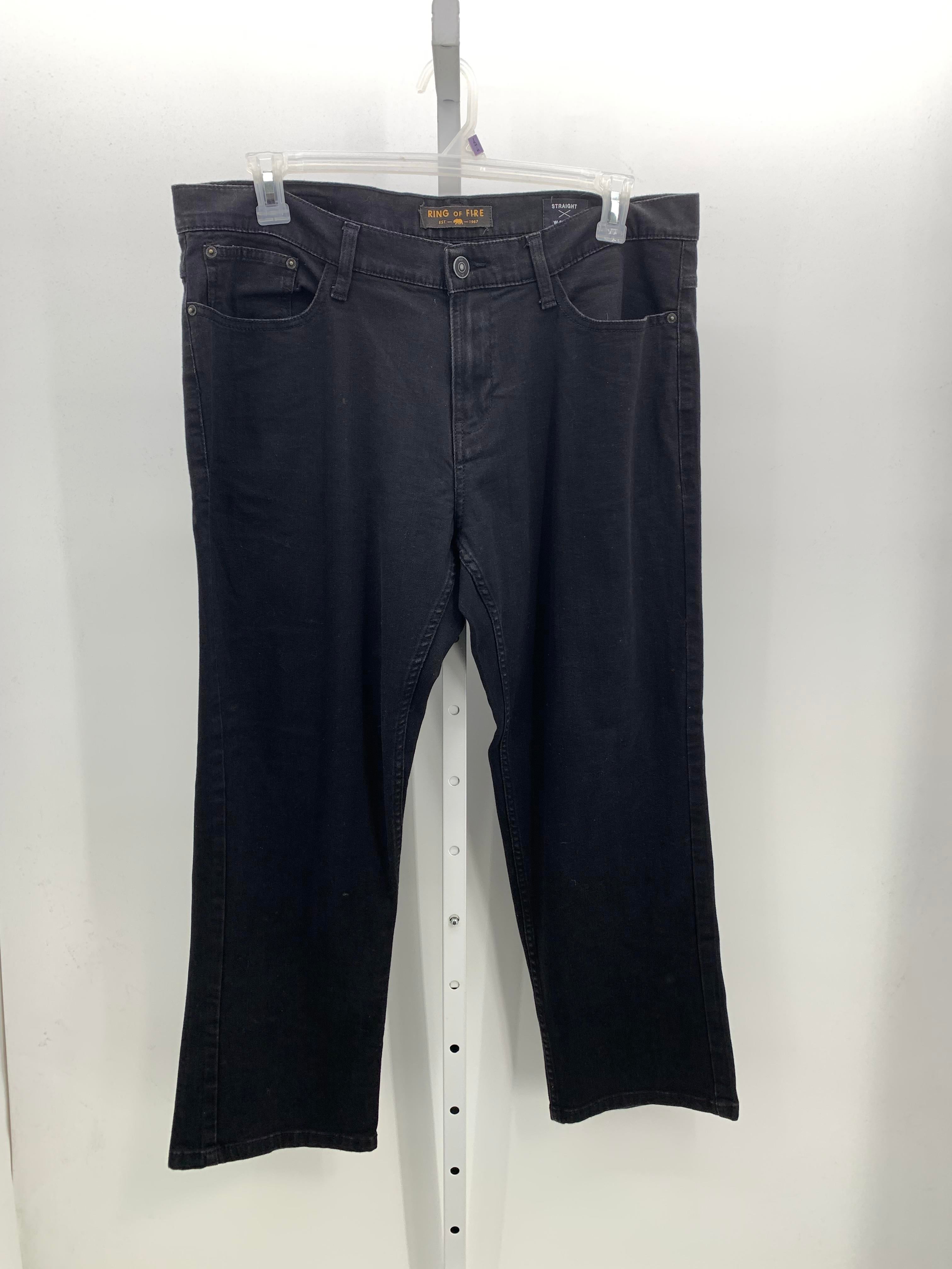 STRAIGHT FIT JEANS.